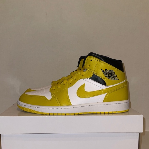Jordan Women's Sneakers in Yellow and White